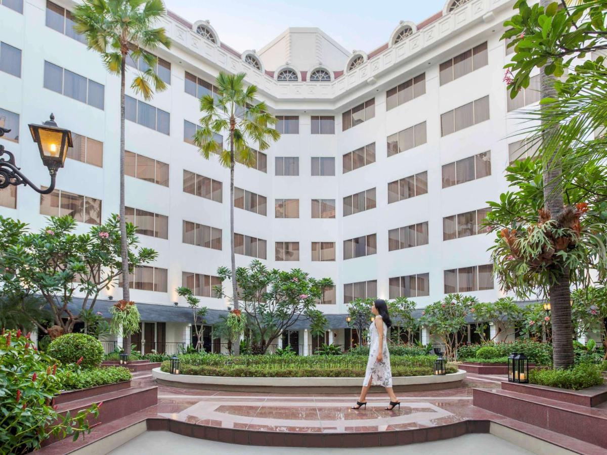 Mercure Jakarta Batavia Exterior photo